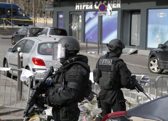 Γαλλία: Παραπέμπονται τέσσερις για υποστήριξη των δραστών των επιθέσεων